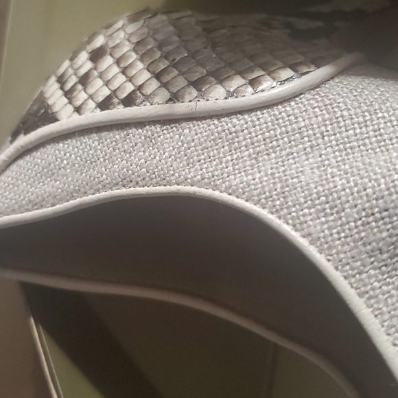 Genuine Snakeskin and Linen Te Casan heels - Picture 14 of 17
